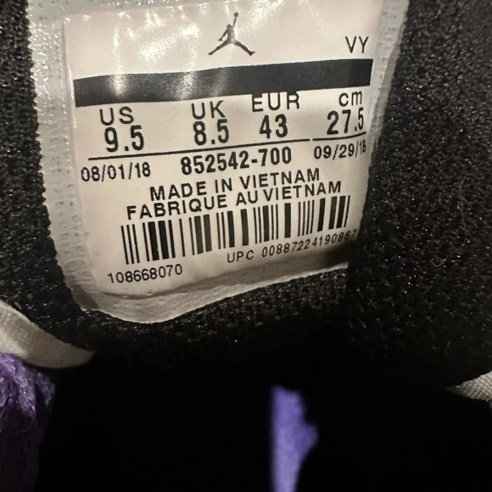 Size‎ 9.5 - Air Jordan 1 Mid Lakers.  LOOK BRAND NEW.  AUTHENTIC GUARANTEED